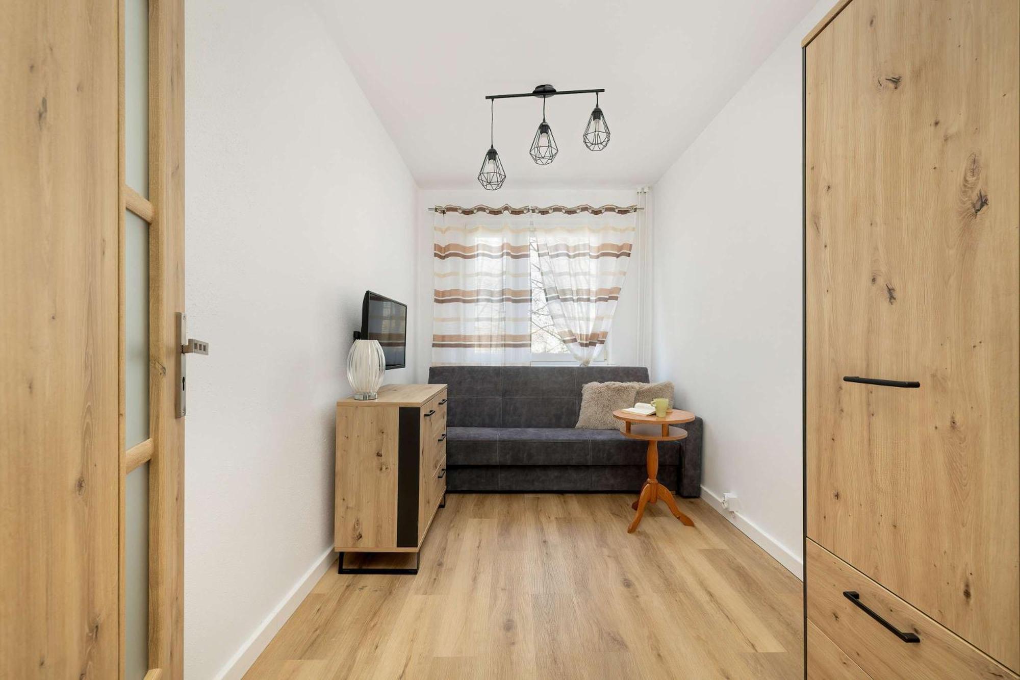 Waska Bright With Balcony By Renters Apartment